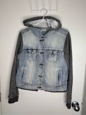 Ardene Hooded Denim Jacket Light Wash with Gray Knit Hood & Sleeves Size XL